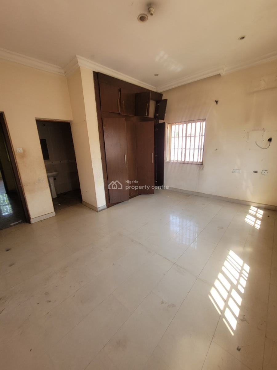 Spacious 3 Bedroom Apartment (management Would Renovate), Jabi, Abuja, Flat / Apartment for Rent