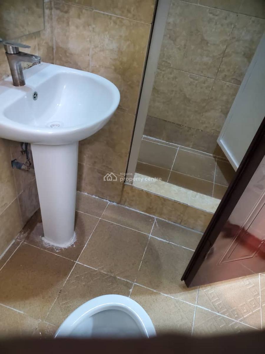 Luxury Upstairs 2-bedroom Apartment, Off Palace Road, Oniru, Victoria Island (vi), Lagos, Flat / Apartment for Rent