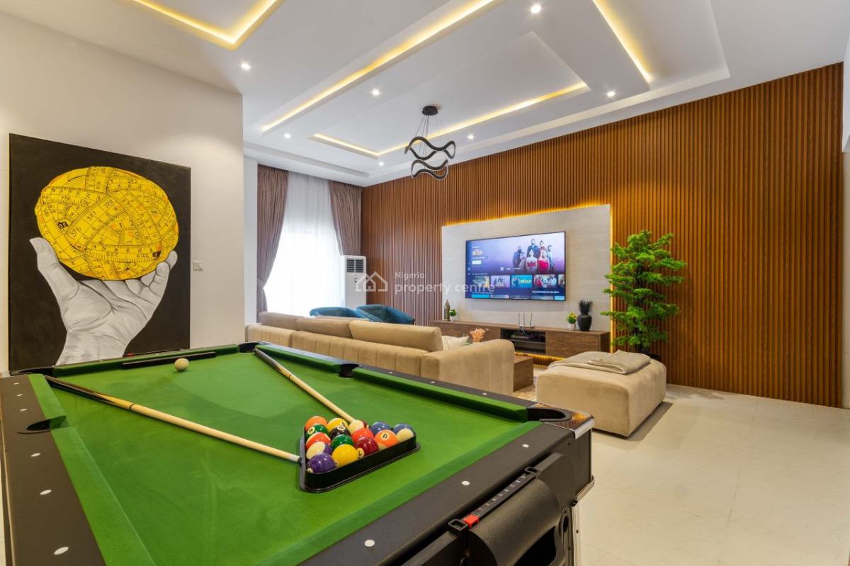 Luxury 2 Bedrooms with Rooftop Swimming Pool, Admiralty Way, Lekki Phase 1, Lekki, Lagos, Flat / Apartment Short Let