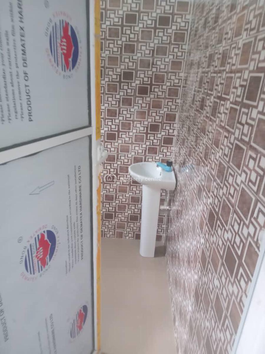 2 Bedroom Flat with Sweet Modern Facilities, Olakunle Traffic Light, Akala Express, Ibadan, Oyo, Flat / Apartment for Rent