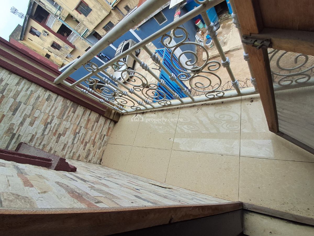 Lovely 3 Bedroom Flat, Iyano Oworo, Oworonshoki, Kosofe, Lagos, Flat / Apartment for Rent