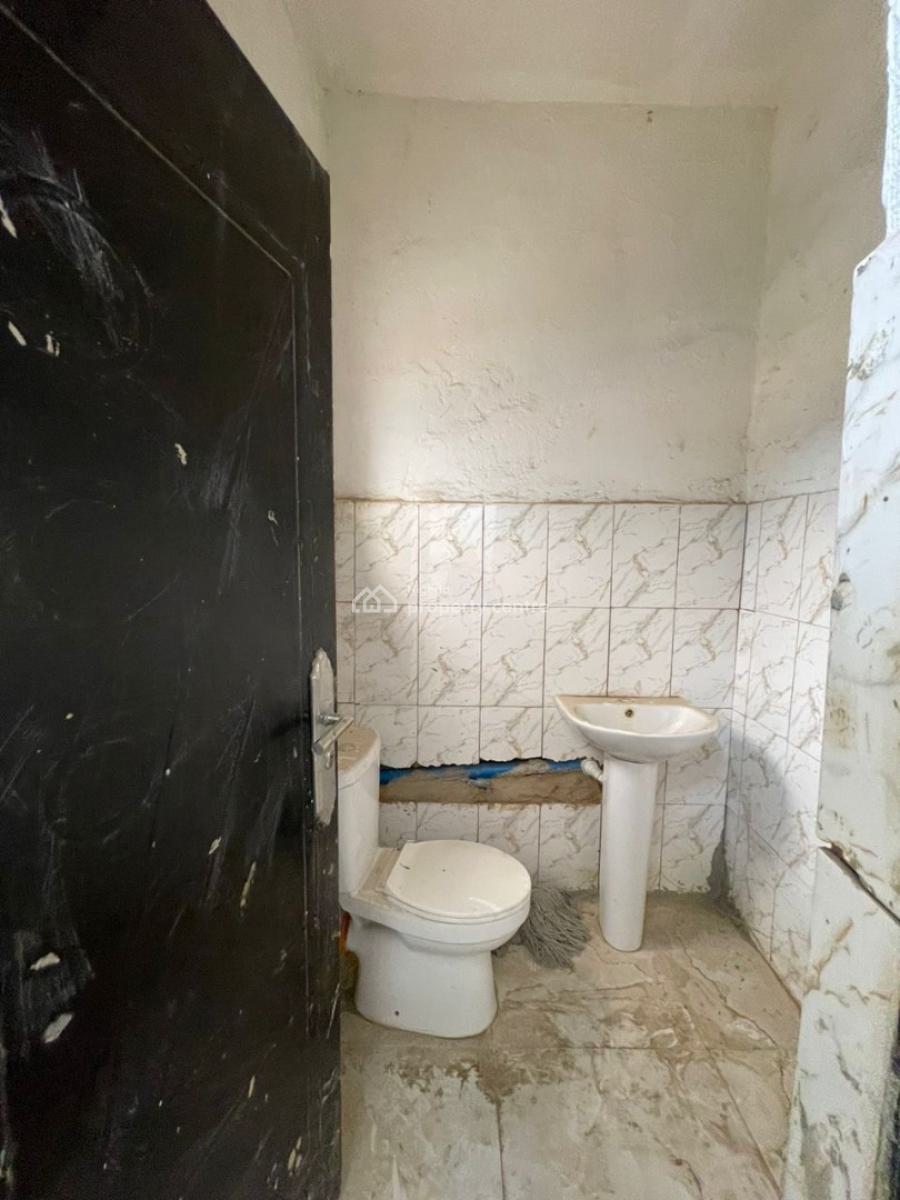 Open Space for Office Or Business with 2toilets, Gwarinpa, Abuja, Office Space for Rent
