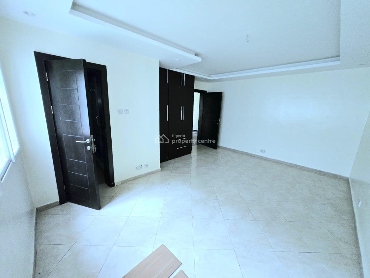 Neatly Built 3 Bedroom Apartment with Bq, Lekki Phase 1, Lekki, Lagos, Flat / Apartment for Rent