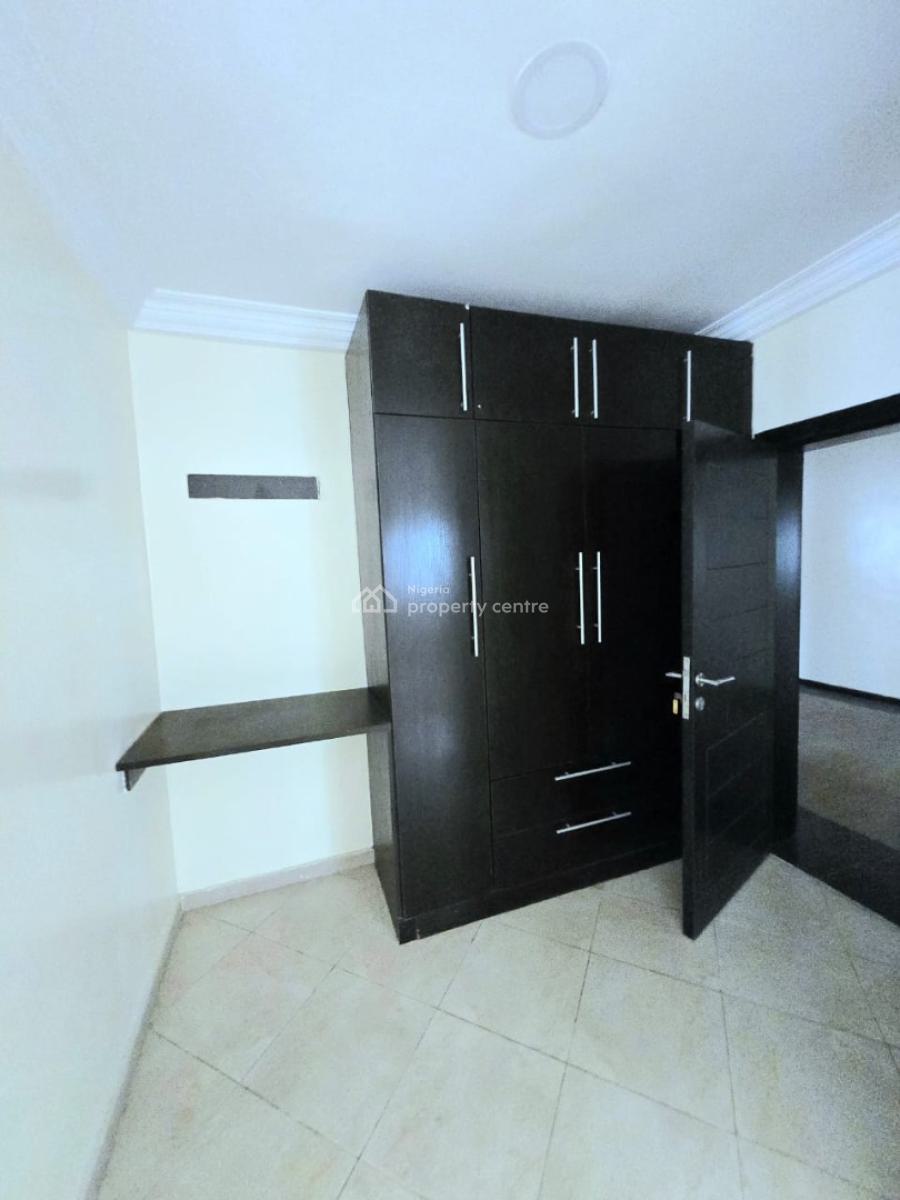 Neatly Built 3 Bedroom Apartment with Bq, Lekki Phase 1, Lekki, Lagos, Flat / Apartment for Rent