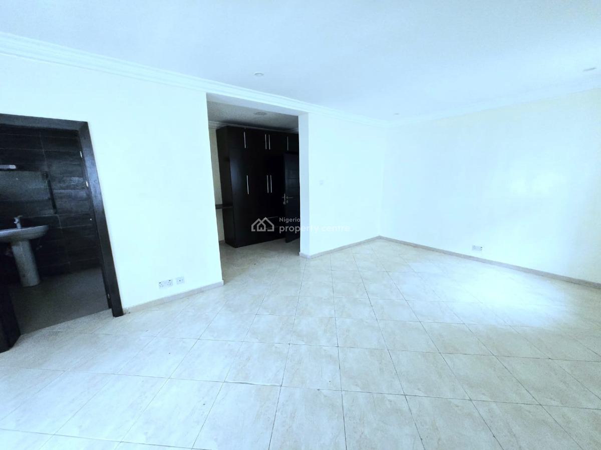 Neatly Built 3 Bedroom Apartment with Bq, Lekki Phase 1, Lekki, Lagos, Flat / Apartment for Rent