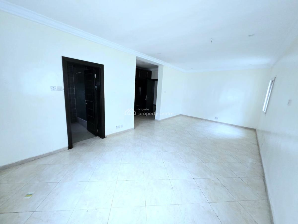 Neatly Built 3 Bedroom Apartment with Bq, Lekki Phase 1, Lekki, Lagos, Flat / Apartment for Rent