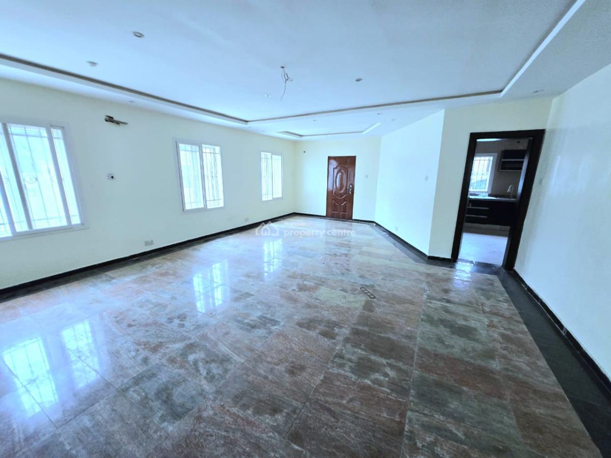 Neatly Built 3 Bedroom Apartment with Bq, Lekki Phase 1, Lekki, Lagos, Flat / Apartment for Rent