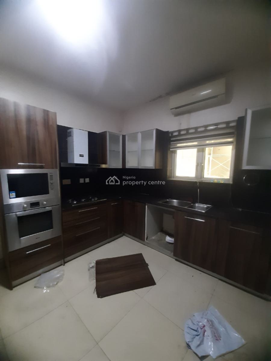 Renovated and Serviced with 24/7 Power Supply 2 Bedroom En-suite Flat, Lekki Phase 1, Lekki, Lagos, Flat / Apartment for Rent