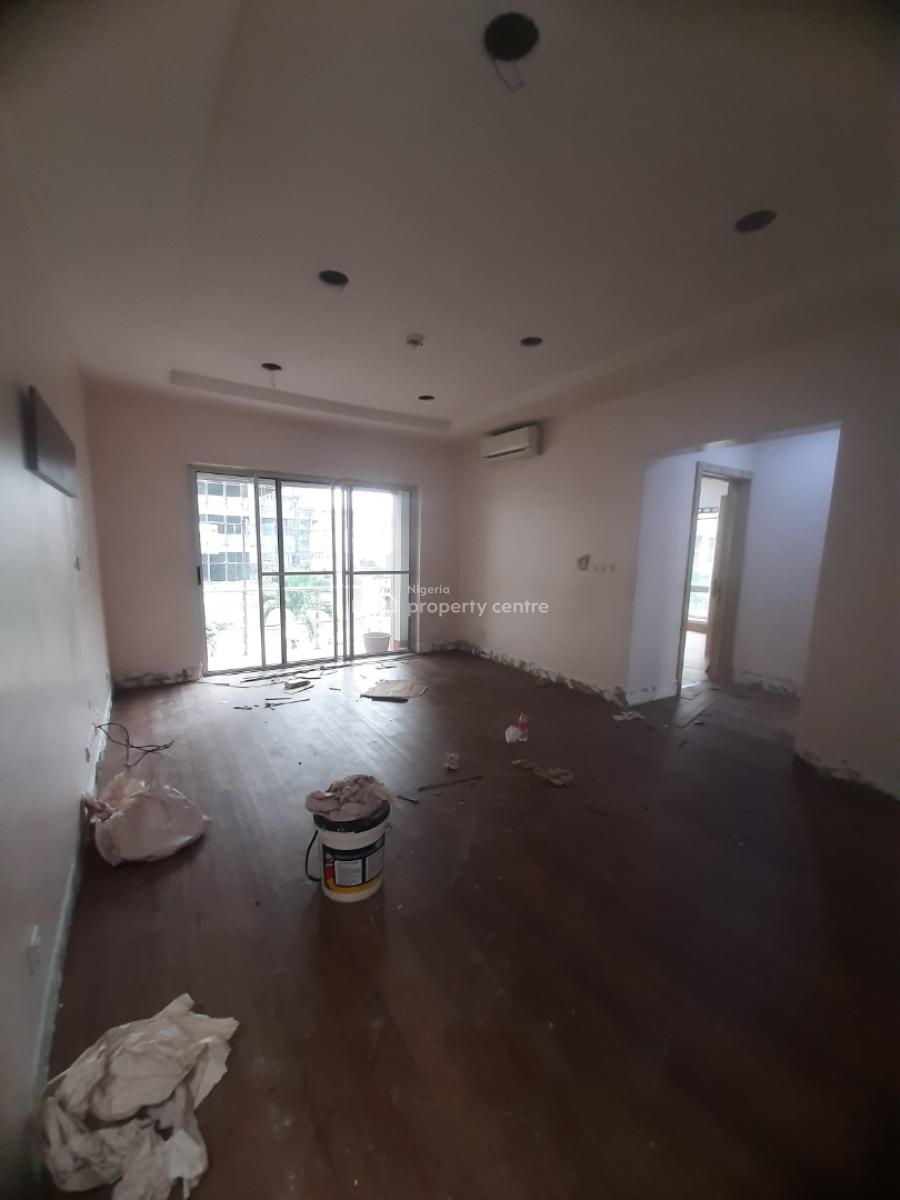 Renovated and Serviced with 24/7 Power Supply 2 Bedroom En-suite Flat, Lekki Phase 1, Lekki, Lagos, Flat / Apartment for Rent