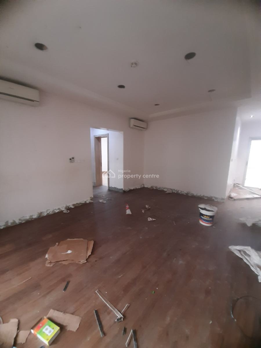 Renovated and Serviced with 24/7 Power Supply 2 Bedroom En-suite Flat, Lekki Phase 1, Lekki, Lagos, Flat / Apartment for Rent