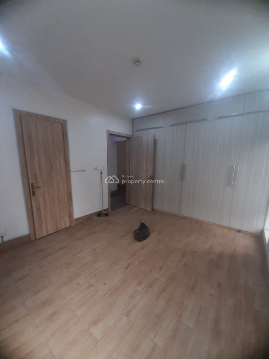 Renovated and Serviced with 24/7 Power Supply 2 Bedroom En-suite Flat, Lekki Phase 1, Lekki, Lagos, Flat / Apartment for Rent