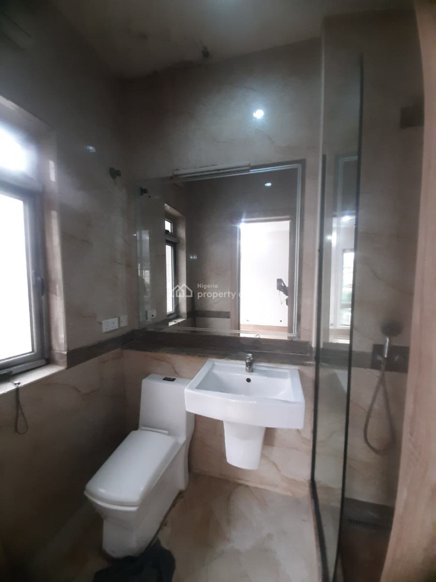 Renovated and Serviced with 24/7 Power Supply 2 Bedroom En-suite Flat, Lekki Phase 1, Lekki, Lagos, Flat / Apartment for Rent