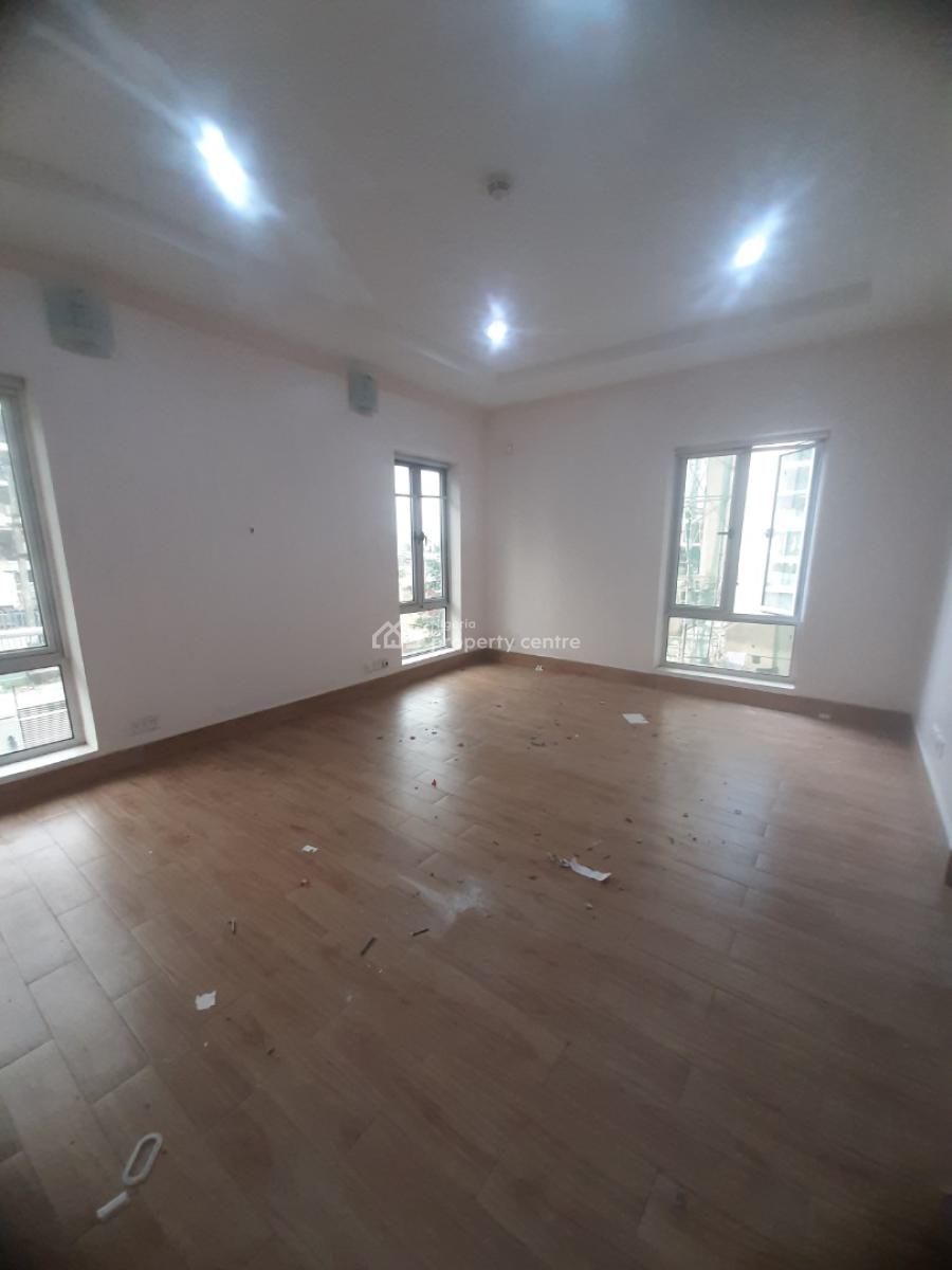 Renovated and Serviced with 24/7 Power Supply 2 Bedroom En-suite Flat, Lekki Phase 1, Lekki, Lagos, Flat / Apartment for Rent
