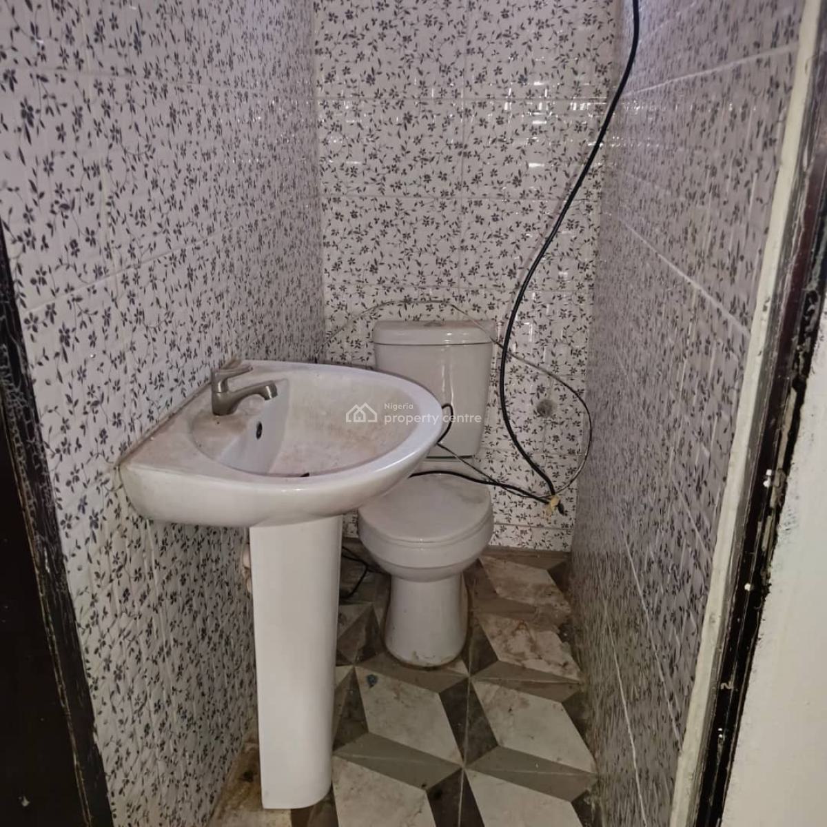 Excellent Spacious 2 Bedroom Apartment, By Dunamis Church, Lugbe District, Abuja, Flat / Apartment for Rent
