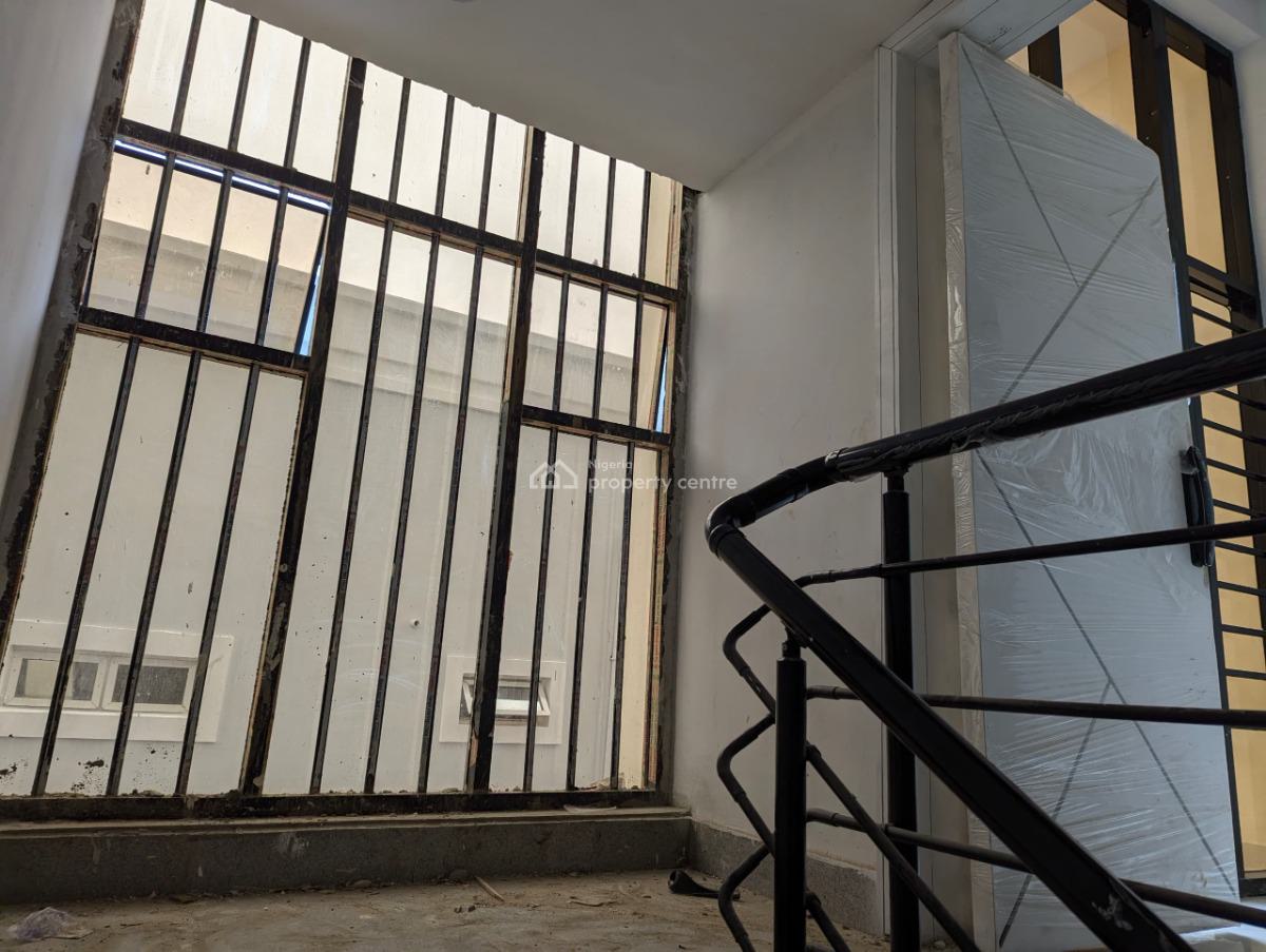Conveniently Located 3-bedroom Home Near Everything, Lekki Phase 1, Lekki, Lagos, Block of Flats for Sale