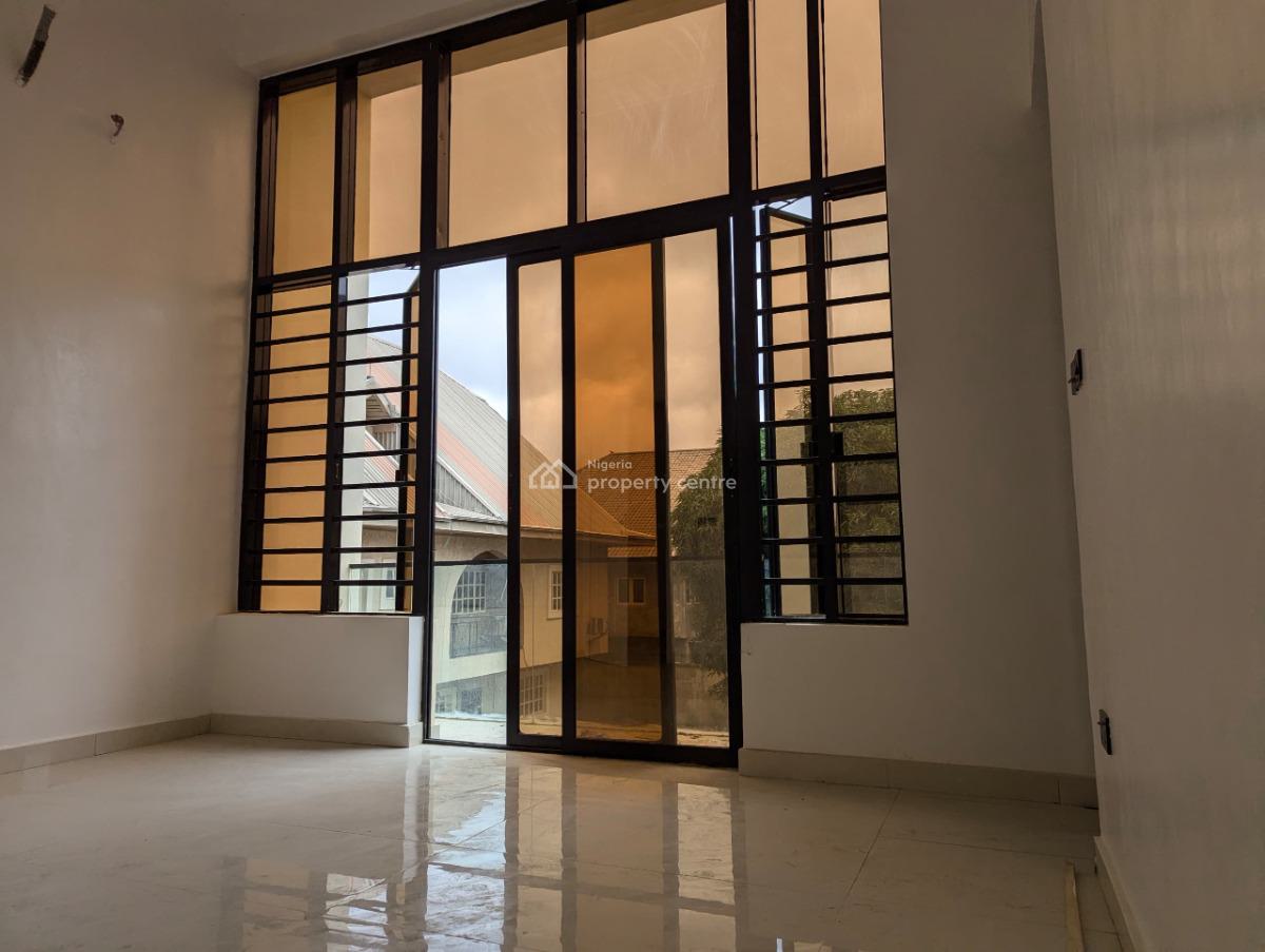 Conveniently Located 3-bedroom Home Near Everything, Lekki Phase 1, Lekki, Lagos, Block of Flats for Sale