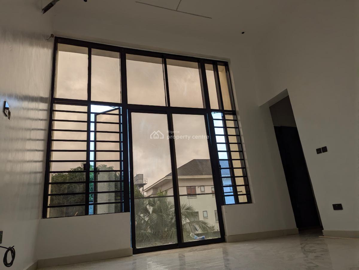 Conveniently Located 3-bedroom Home Near Everything, Lekki Phase 1, Lekki, Lagos, Block of Flats for Sale