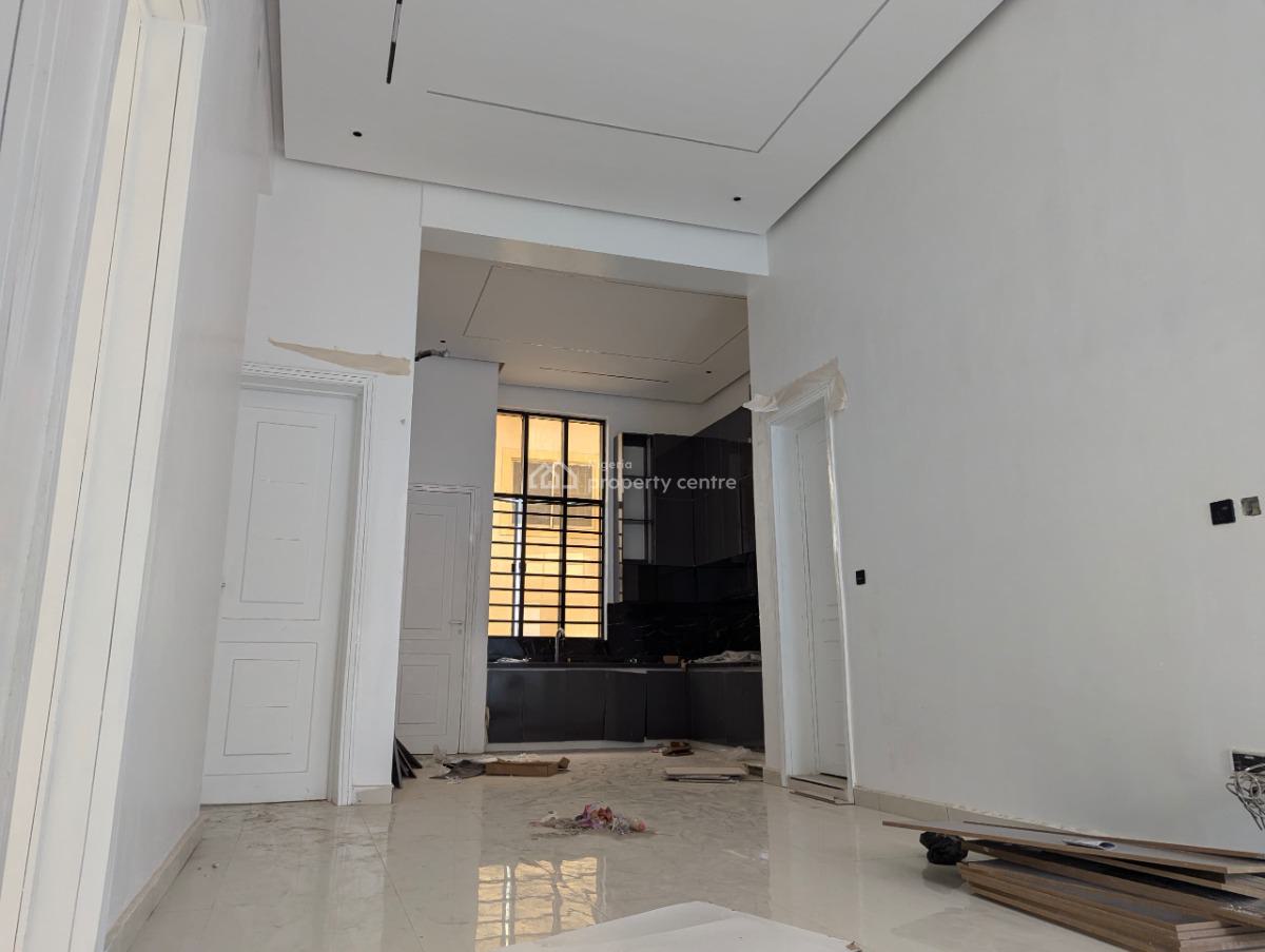 Conveniently Located 3-bedroom Home Near Everything, Lekki Phase 1, Lekki, Lagos, Block of Flats for Sale