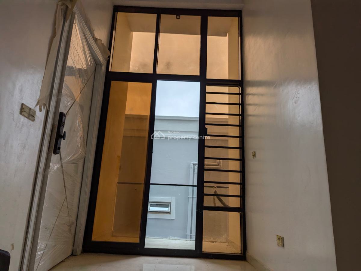 Conveniently Located 3-bedroom Home Near Everything, Lekki Phase 1, Lekki, Lagos, Block of Flats for Sale