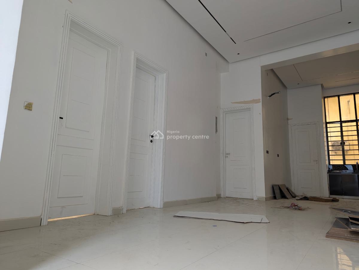 Conveniently Located 3-bedroom Home Near Everything, Lekki Phase 1, Lekki, Lagos, Block of Flats for Sale