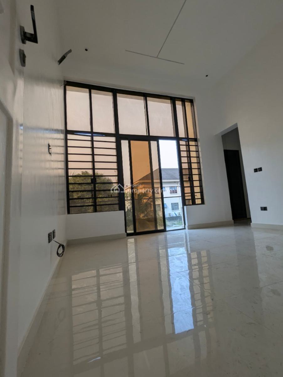 Conveniently Located 3-bedroom Home Near Everything, Lekki Phase 1, Lekki, Lagos, Block of Flats for Sale