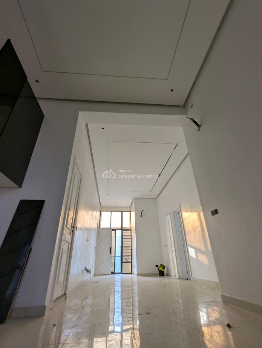 Conveniently Located 3-bedroom Home Near Everything, Lekki Phase 1, Lekki, Lagos, Block of Flats for Sale