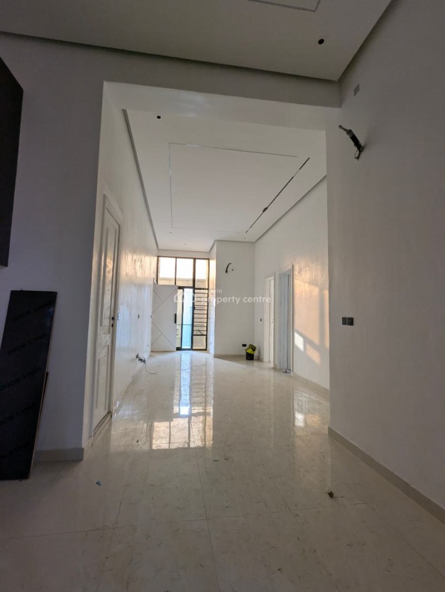 Conveniently Located 3-bedroom Home Near Everything, Lekki Phase 1, Lekki, Lagos, Block of Flats for Sale