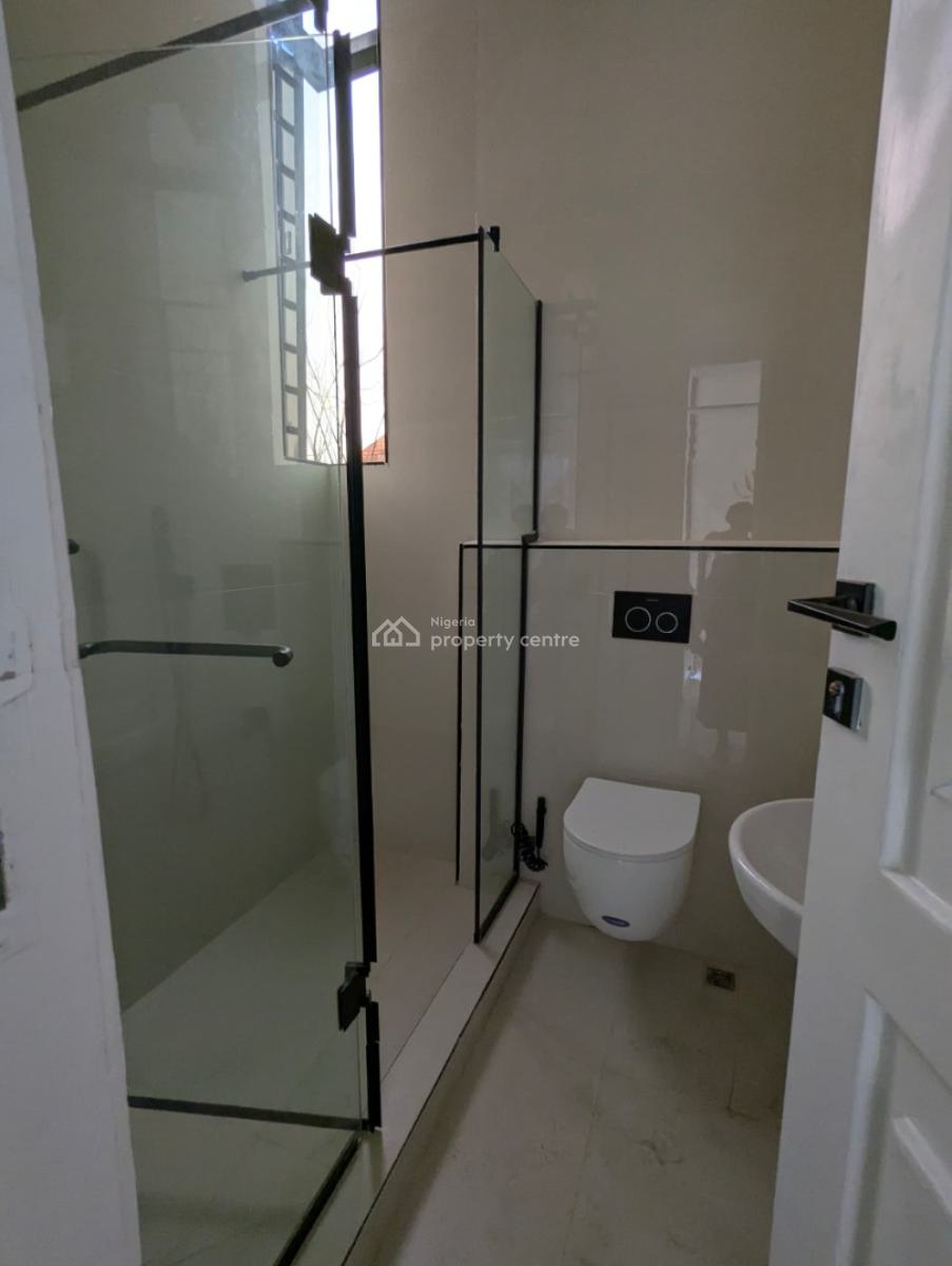 Conveniently Located 3-bedroom Home Near Everything, Lekki Phase 1, Lekki, Lagos, Block of Flats for Sale