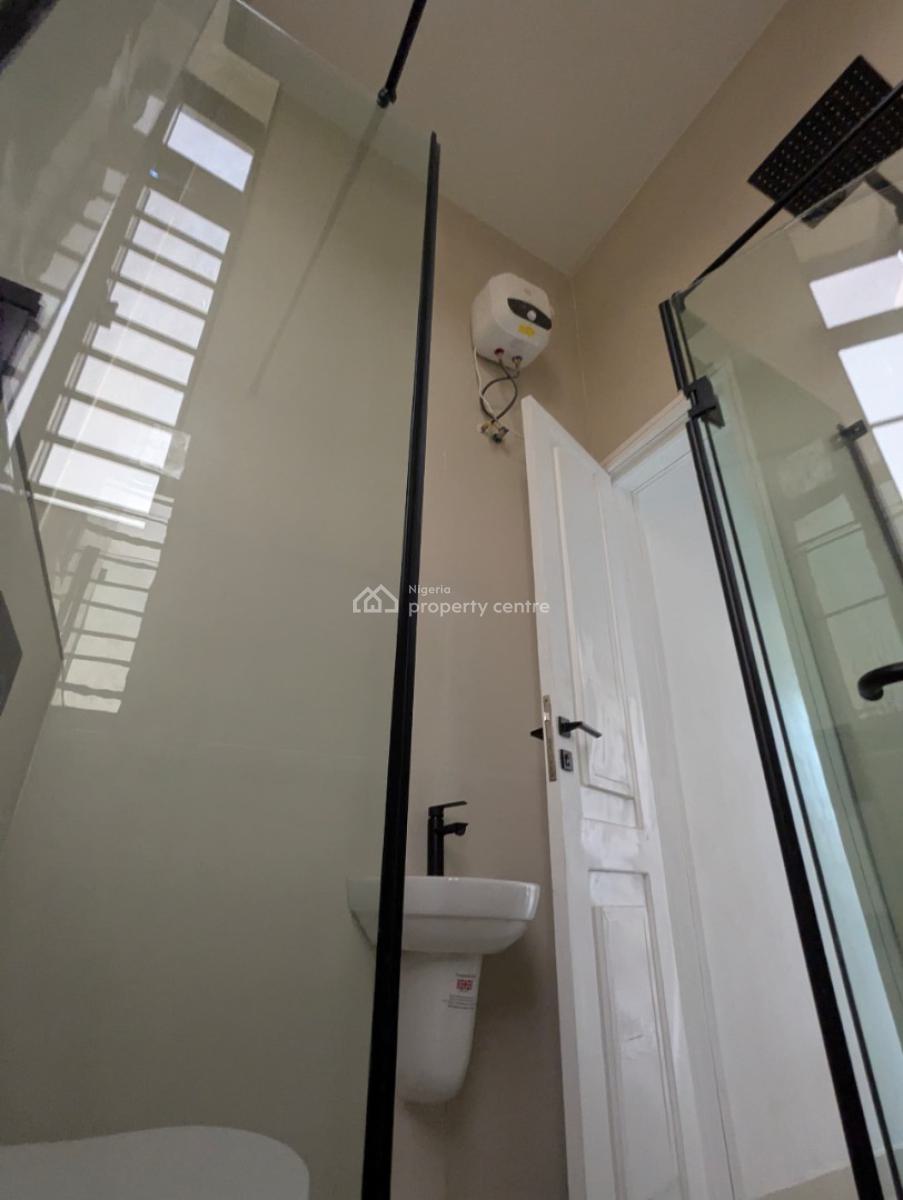 Conveniently Located 3-bedroom Home Near Everything, Lekki Phase 1, Lekki, Lagos, Block of Flats for Sale