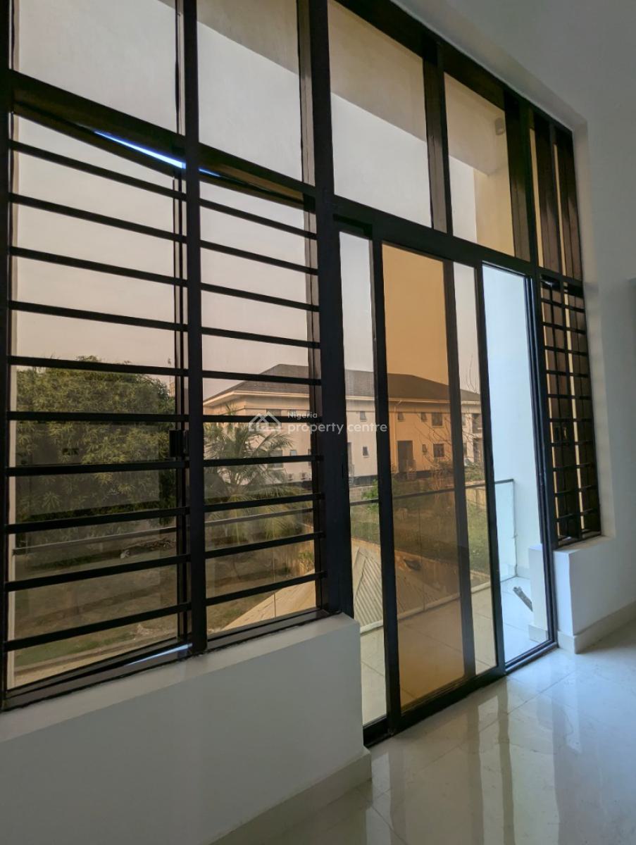 Conveniently Located 3-bedroom Home Near Everything, Lekki Phase 1, Lekki, Lagos, Block of Flats for Sale