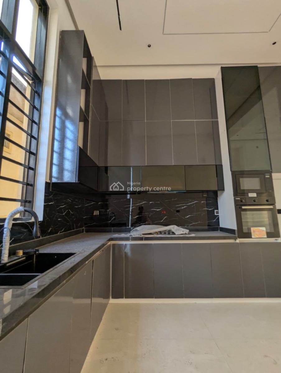 Conveniently Located 3-bedroom Home Near Everything, Lekki Phase 1, Lekki, Lagos, Block of Flats for Sale