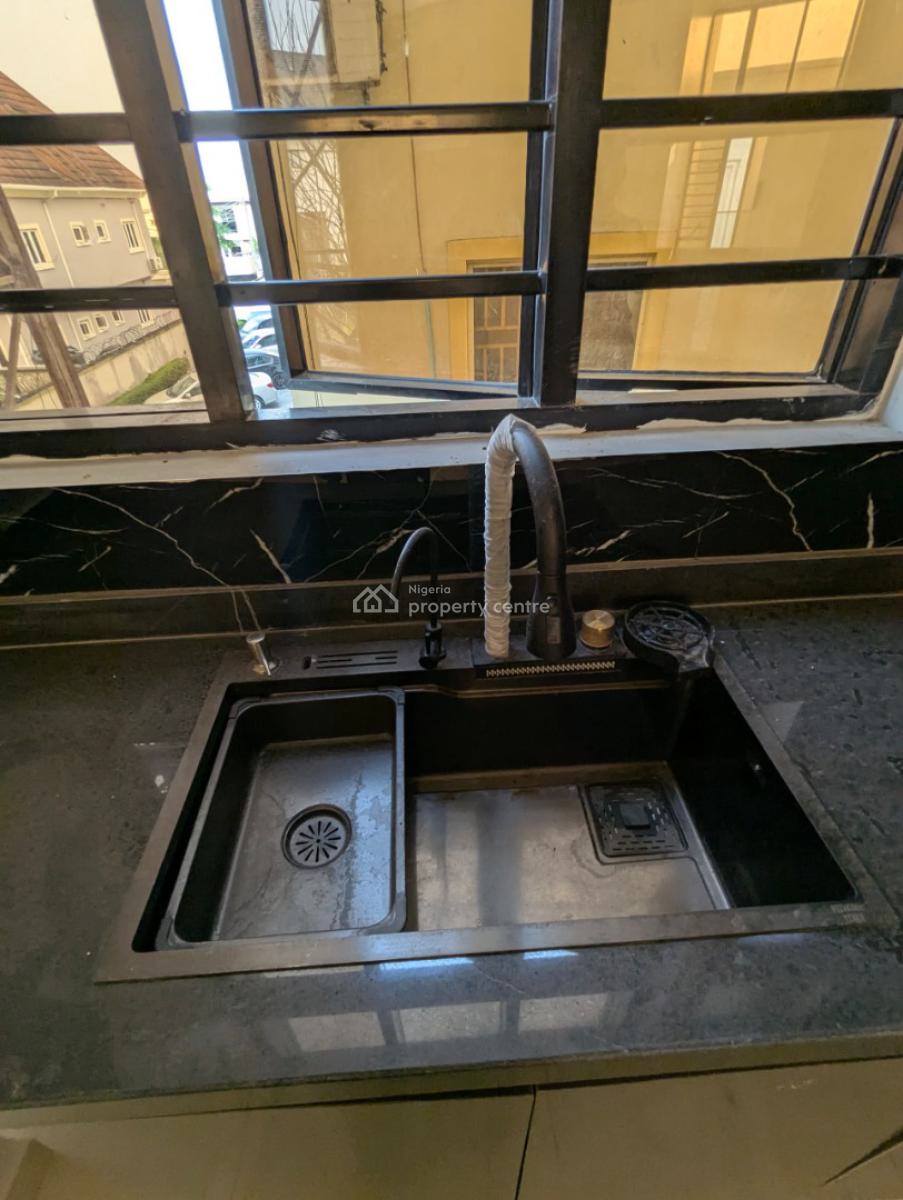 Conveniently Located 3-bedroom Home Near Everything, Lekki Phase 1, Lekki, Lagos, Block of Flats for Sale