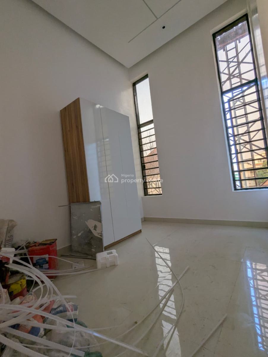 Conveniently Located 3-bedroom Home Near Everything, Lekki Phase 1, Lekki, Lagos, Block of Flats for Sale