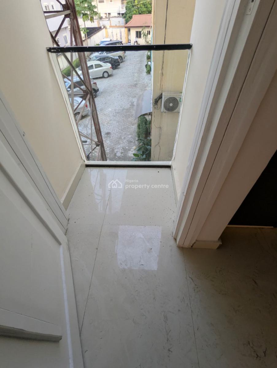 Conveniently Located 3-bedroom Home Near Everything, Lekki Phase 1, Lekki, Lagos, Block of Flats for Sale