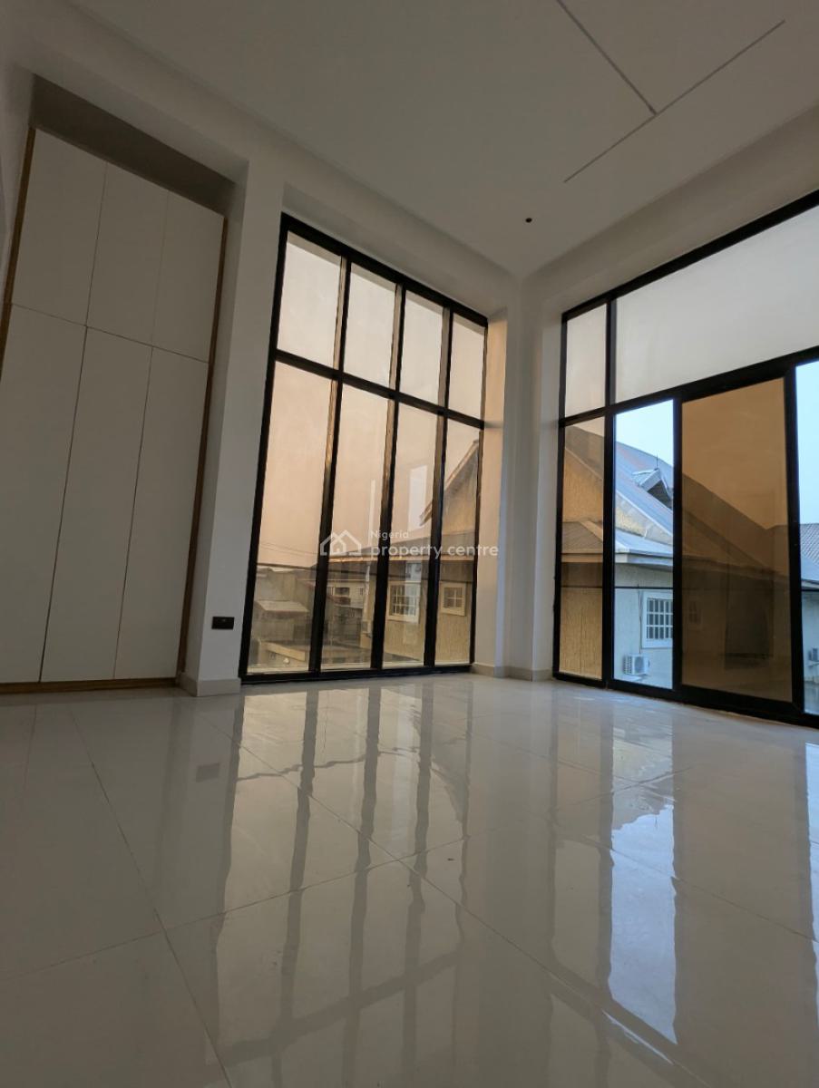 Conveniently Located 3-bedroom Home Near Everything, Lekki Phase 1, Lekki, Lagos, Block of Flats for Sale