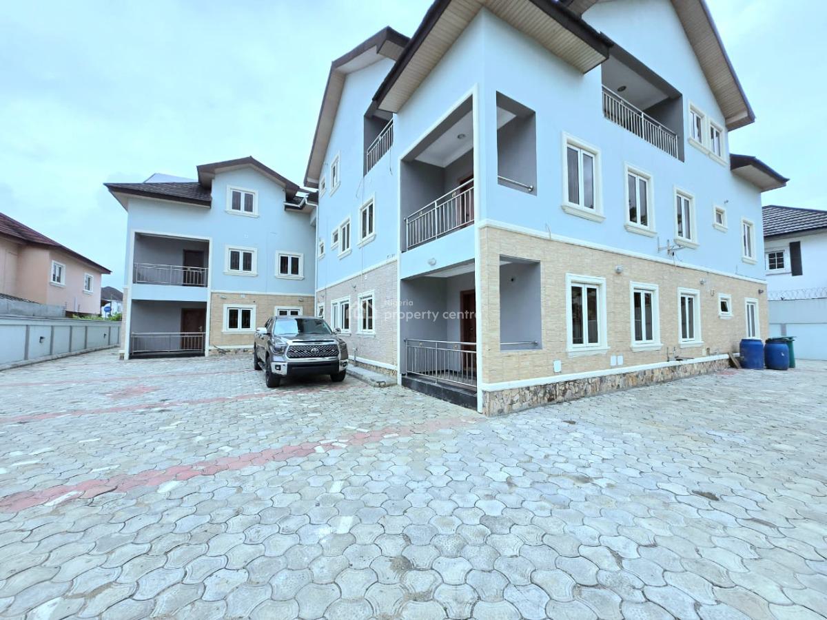 Neatly Built 3 Bedroom Apartment with Bq, Lekki Phase 1, Lekki, Lagos, Flat / Apartment for Rent
