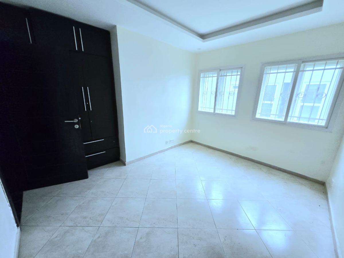 Neatly Built 3 Bedroom Apartment with Bq, Lekki Phase 1, Lekki, Lagos, Flat / Apartment for Rent