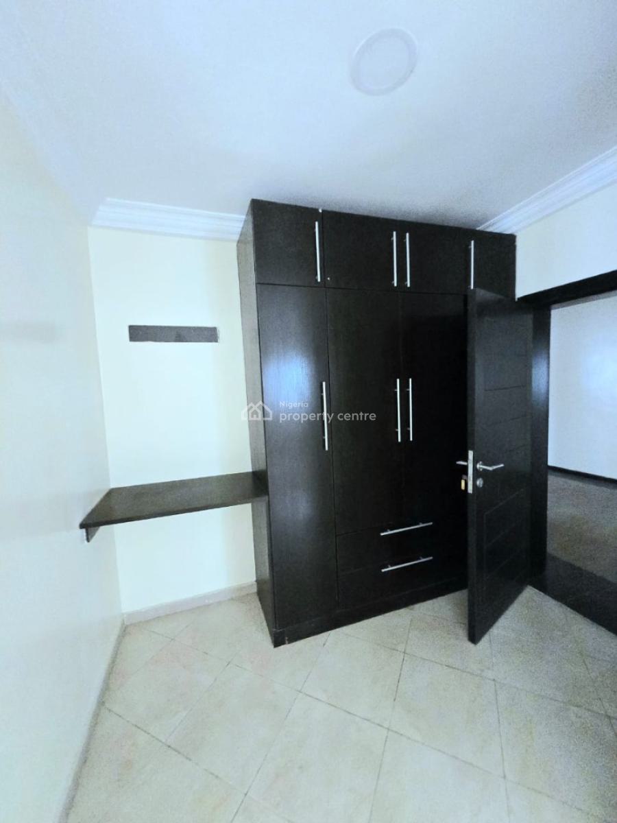 Neatly Built 3 Bedroom Apartment with Bq, Lekki Phase 1, Lekki, Lagos, Flat / Apartment for Rent