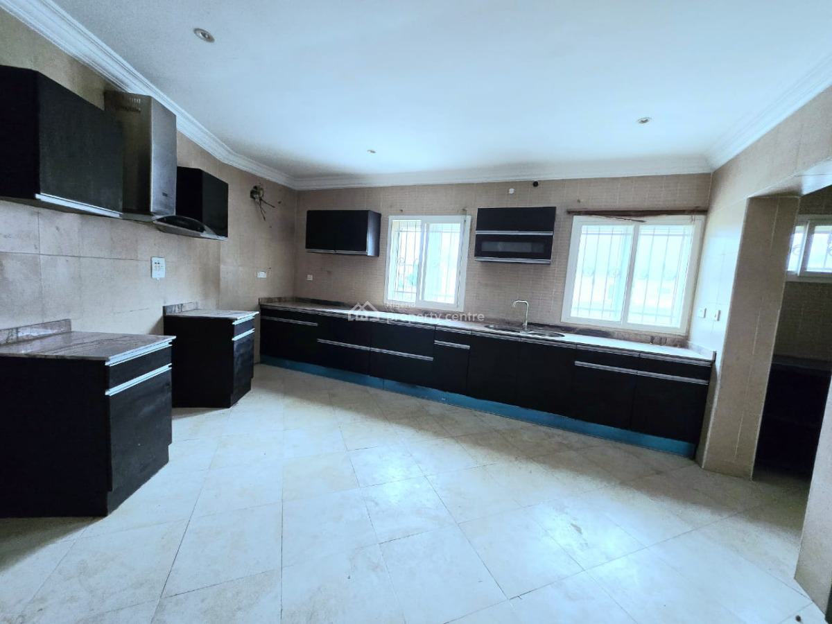 Neatly Built 3 Bedroom Apartment with Bq, Lekki Phase 1, Lekki, Lagos, Flat / Apartment for Rent