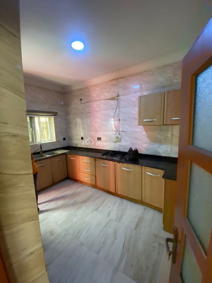 4 Bedroom Duplex with Bq  Location in an Estate Off Alpha Beach Road(n, Location in an Estate Off Alpha Beach Road(new Road)  Lekki, Lekki, Lagos, Terraced Duplex for Rent