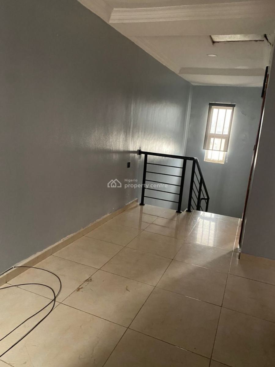 4 Bedroom Duplex with Bq  Location in an Estate Off Alpha Beach Road(n, Location in an Estate Off Alpha Beach Road(new Road)  Lekki, Lekki, Lagos, Terraced Duplex for Rent