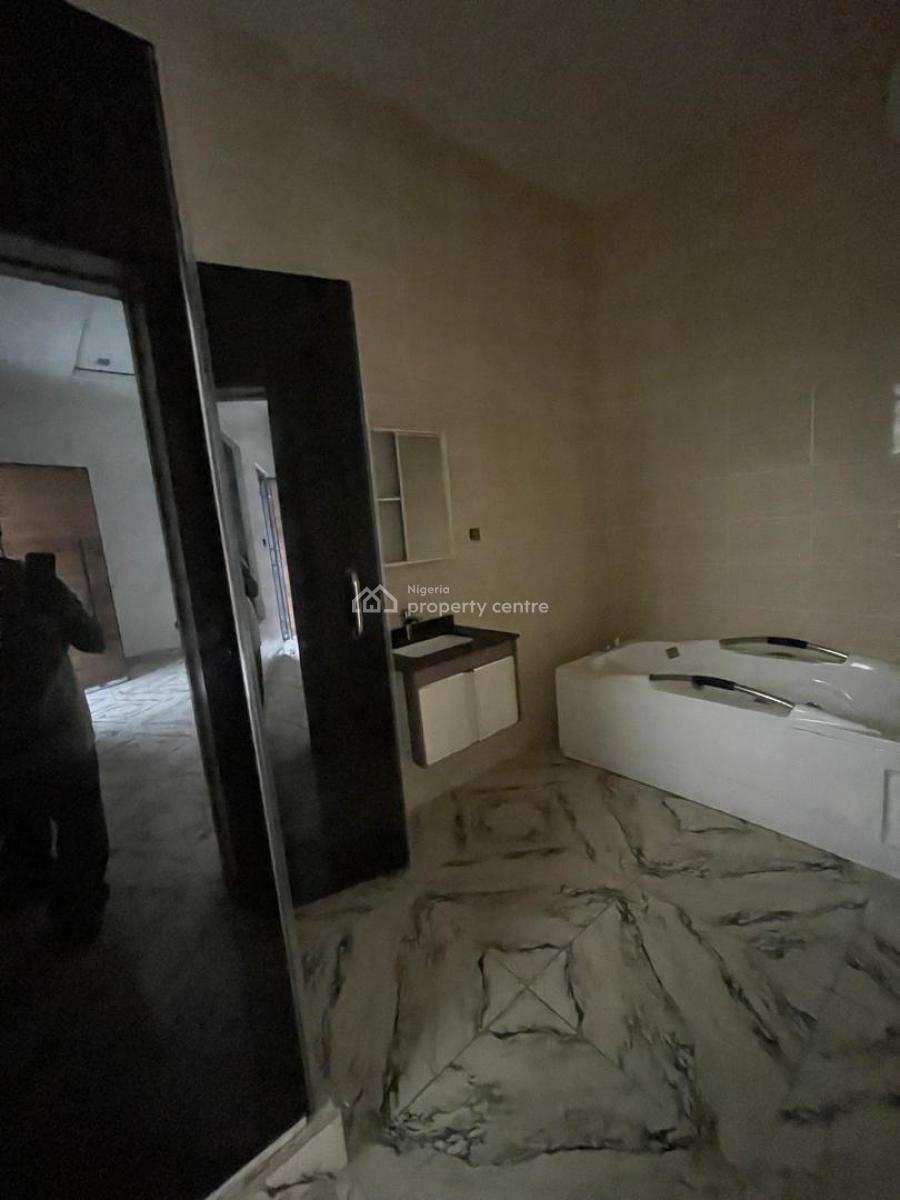 Spacious Master Bedroom, Orchid Road, Lekki Phase 2, Lekki, Lagos, Self Contain (single Rooms) for Rent