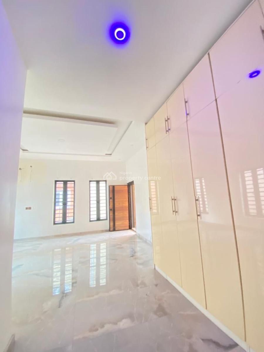 Massive Master Bedroom Apartment in a Well Secured Estate, Chevron, Lekki, Lagos, Flat / Apartment for Rent