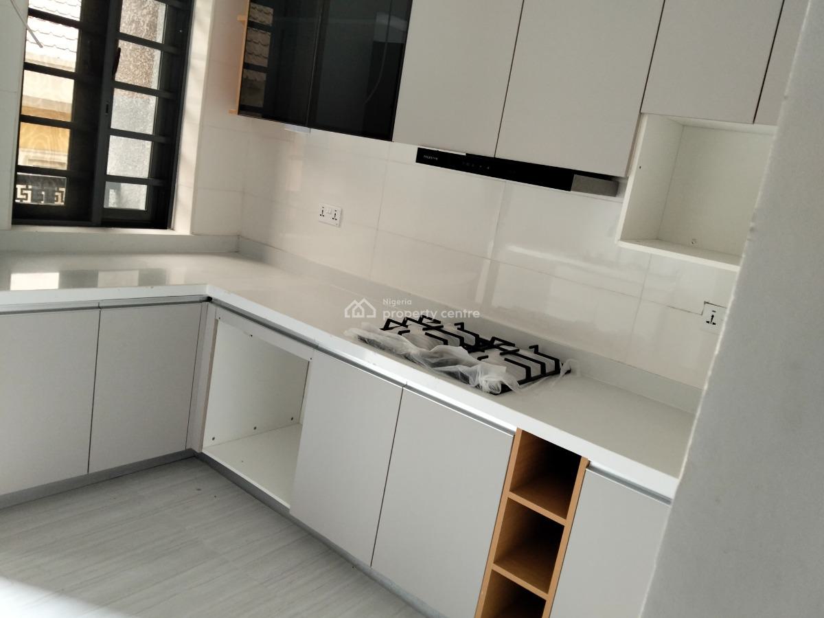 Reasonable Two Bedroom Flat, Lekki Phase 1, Lekki, Lagos, Flat / Apartment for Sale