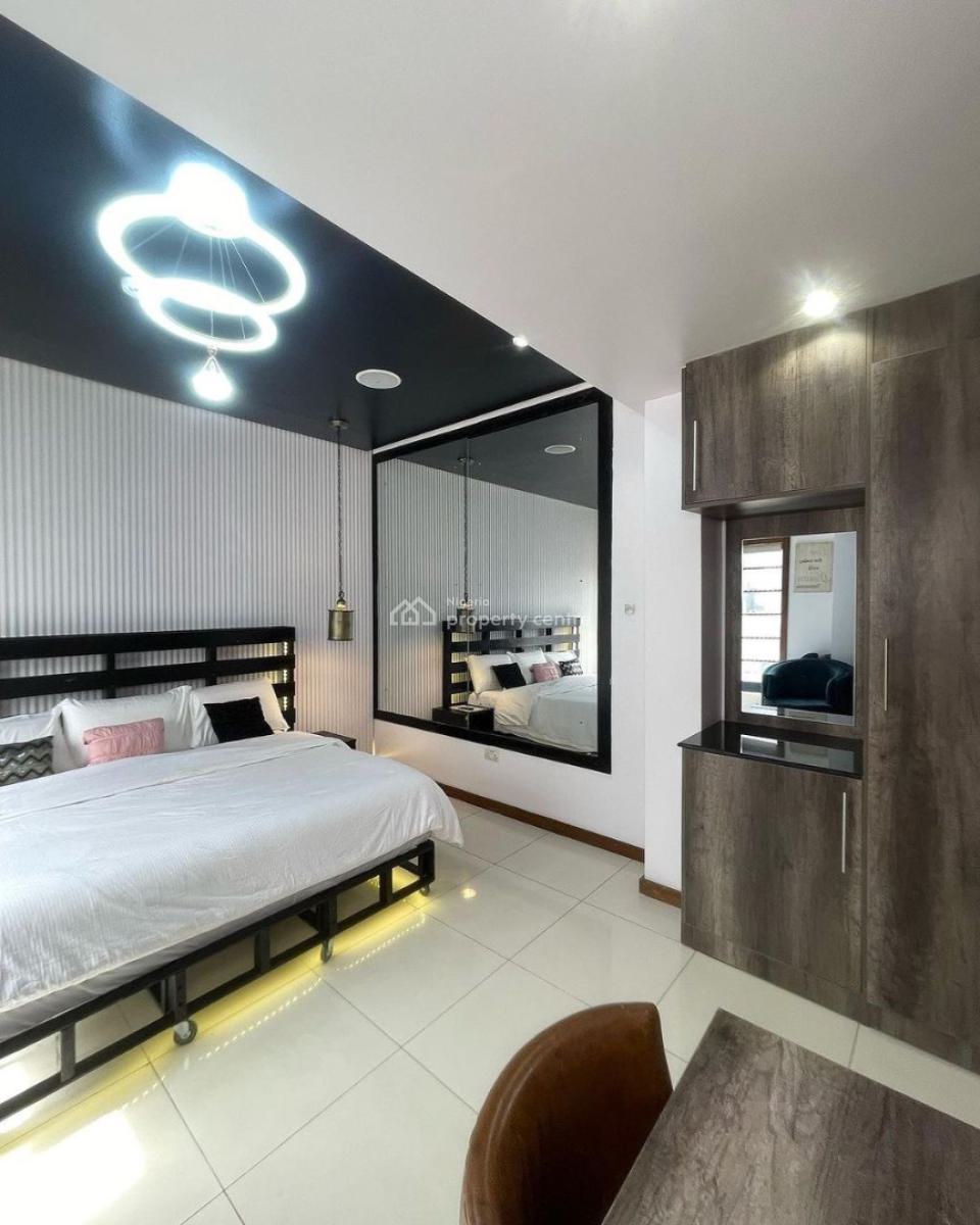 Newly Fresh Baked My Luxury 1/2 Bedroom Beach View, Pool, Snooker,, Lekki Phase 1, Lekki, Lagos, Flat / Apartment Short Let