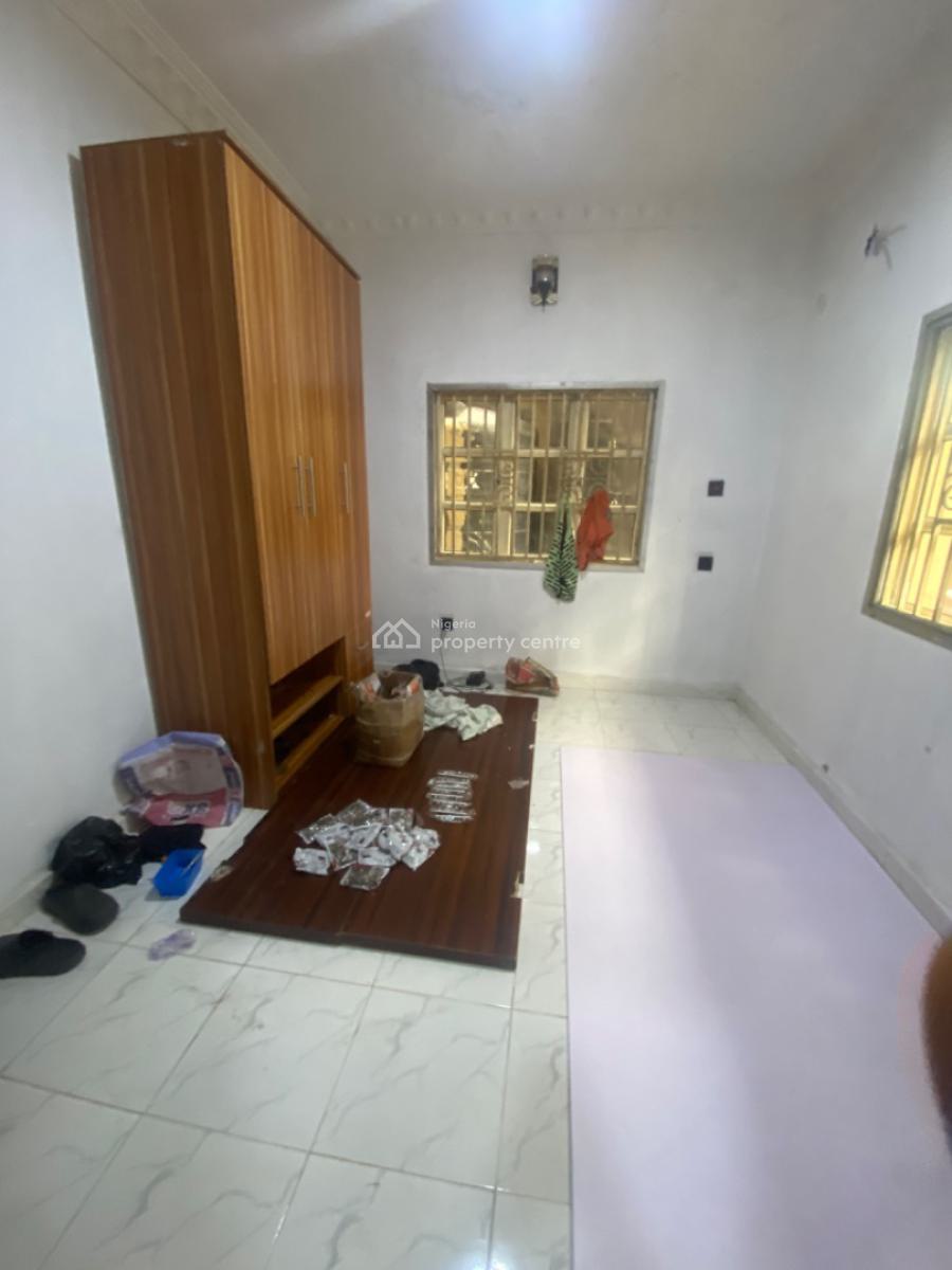 Various 2bedrooms with 3toilets Spacious and Well Maintained, Off Bisola Durosinmi Etti Drive Lekki Phase 1, Lekki Phase 1, Lekki, Lagos, Flat / Apartment for Rent