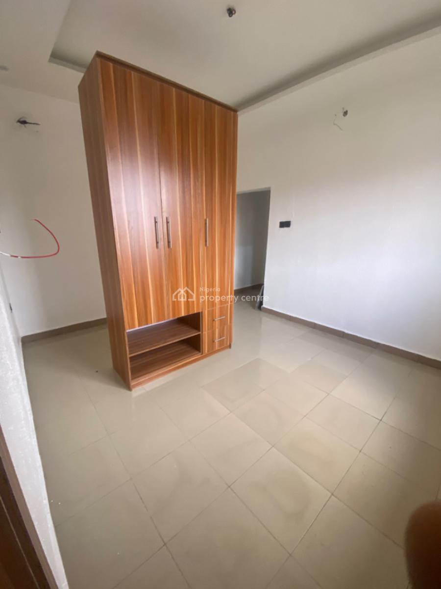 Various 2bedrooms with 3toilets Spacious and Well Maintained, Off Bisola Durosinmi Etti Drive Lekki Phase 1, Lekki Phase 1, Lekki, Lagos, Flat / Apartment for Rent