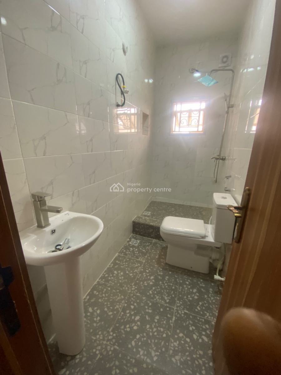 Various 2bedrooms with 3toilets Spacious and Well Maintained, Off Bisola Durosinmi Etti Drive Lekki Phase 1, Lekki Phase 1, Lekki, Lagos, Flat / Apartment for Rent