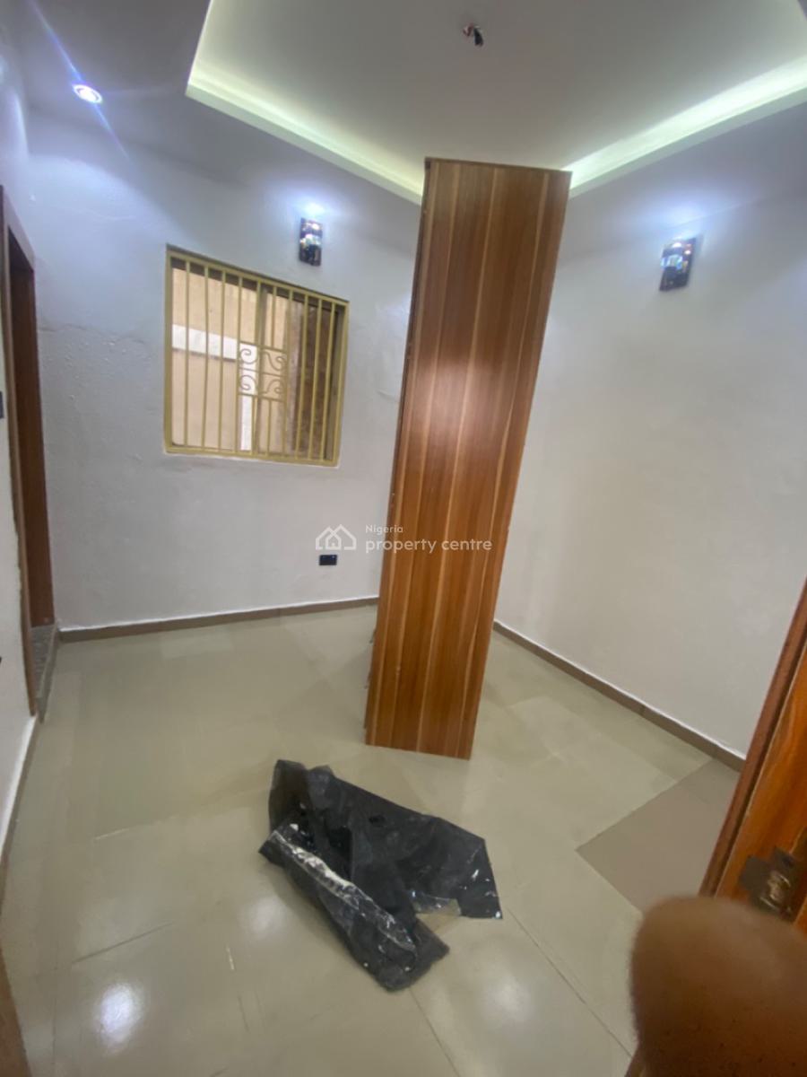 Various 2bedrooms with 3toilets Spacious and Well Maintained, Off Bisola Durosinmi Etti Drive Lekki Phase 1, Lekki Phase 1, Lekki, Lagos, Flat / Apartment for Rent