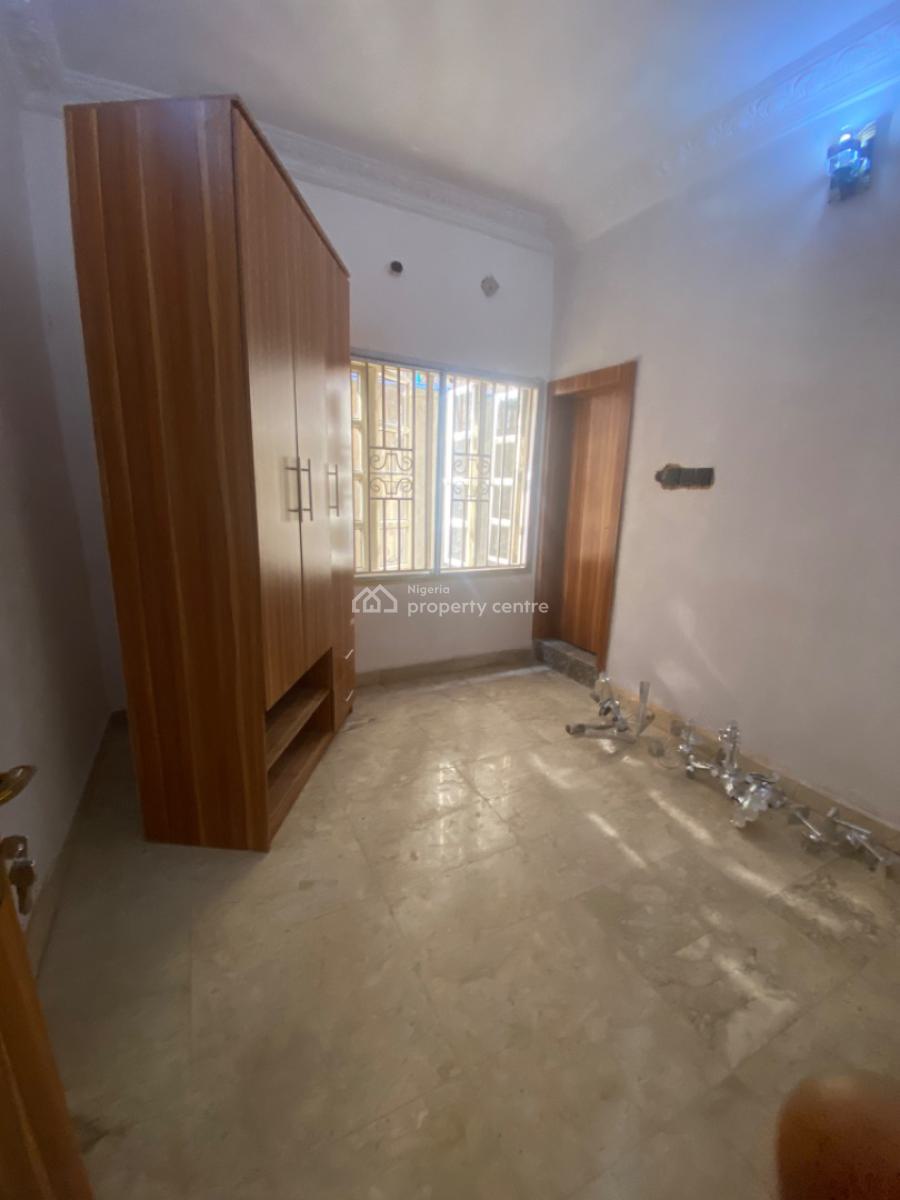 Various 2bedrooms with 3toilets Spacious and Well Maintained, Off Bisola Durosinmi Etti Drive Lekki Phase 1, Lekki Phase 1, Lekki, Lagos, Flat / Apartment for Rent